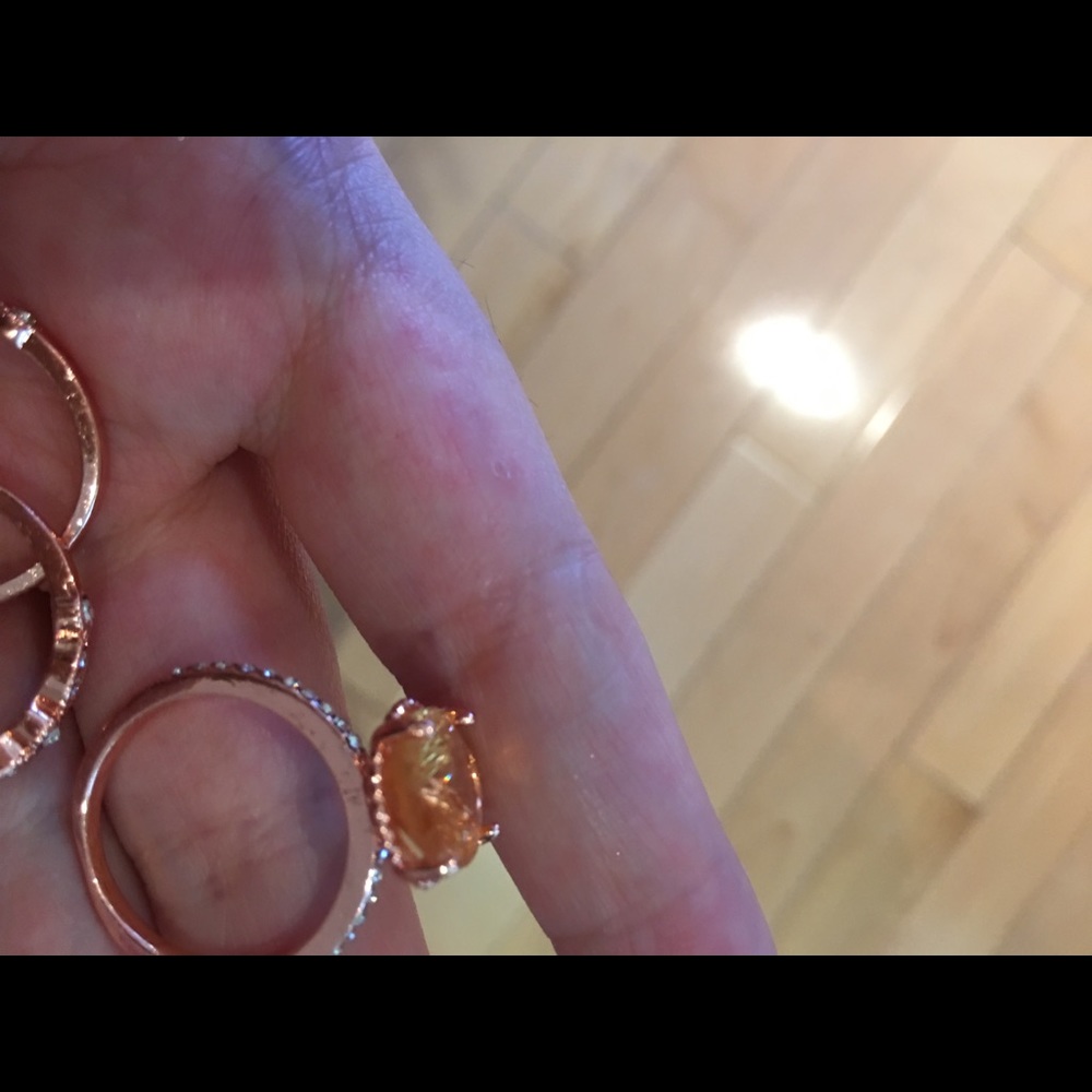 LAST ONE A fun set of rose gold ring set - Picture 8 of 8